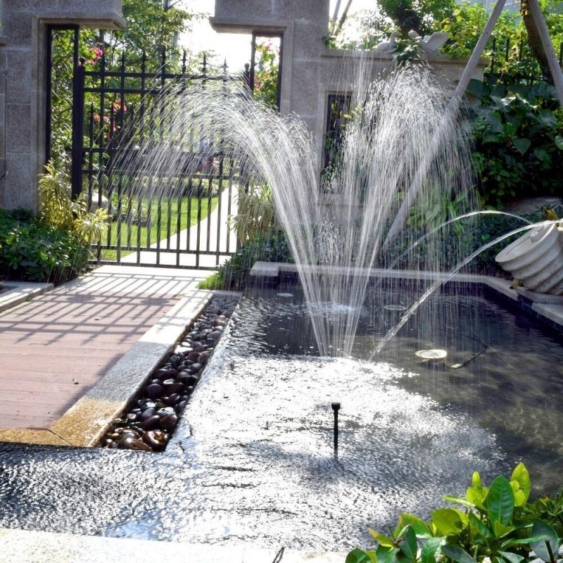 15W solcellespringvand med batteri og lys