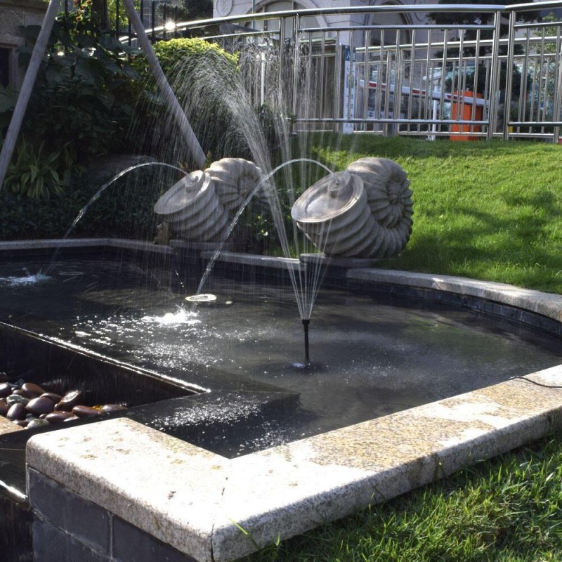 15W solcellespringvand med batteri og lys