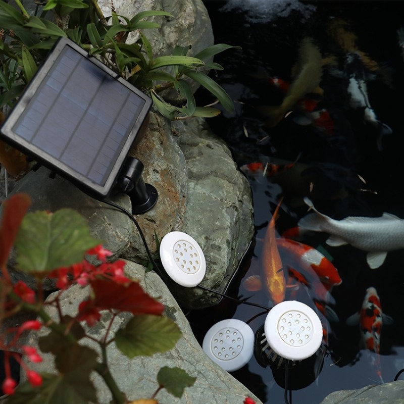 Cascade solcelle undervandslys til havedam