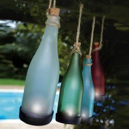 Solcellelamper formet som flasker